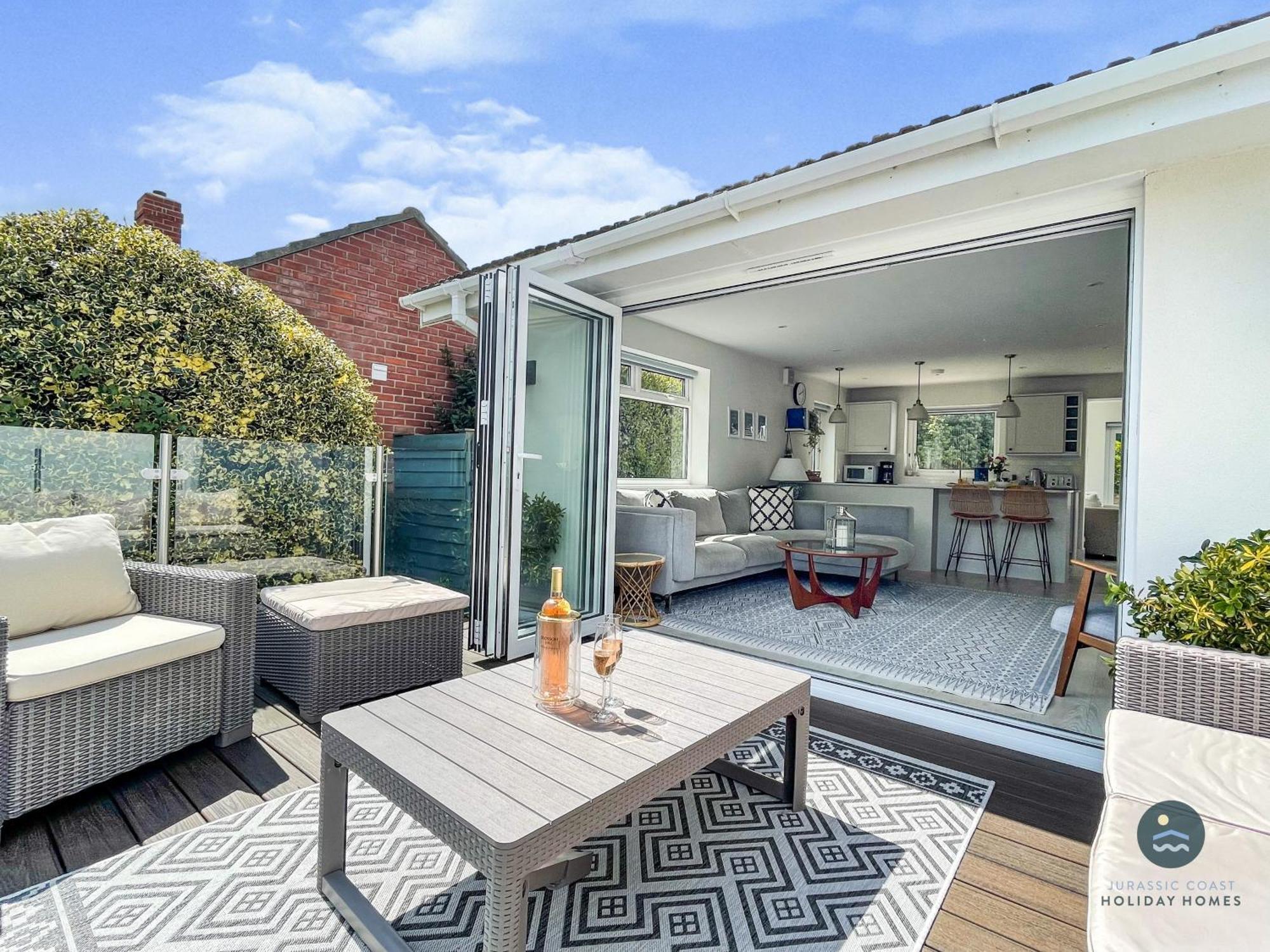 Seafeathers - Luxury Holiday Home With Sea Views Overcombe Bagian luar foto